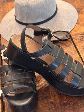 Ted Baker London Black Leather Platform Gladiator Sandals Scalloped Buckle EU 41